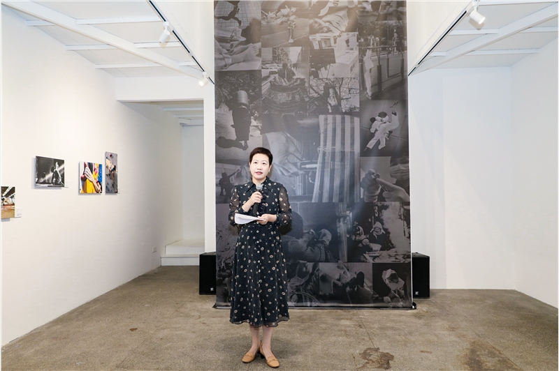 康宁大猩猩玻璃“她们坚韧传递”主题摄影艺术展